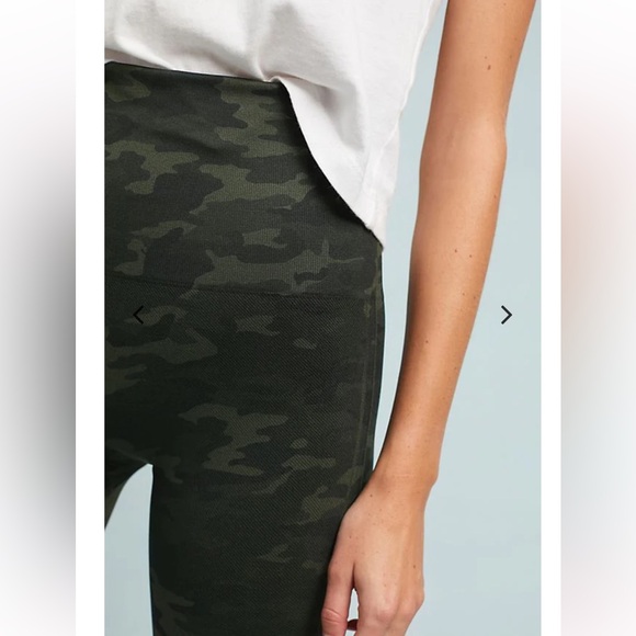 SPANX Seamless Shaping Leggings in Green Camo (Size M) - Picture 2 of 6